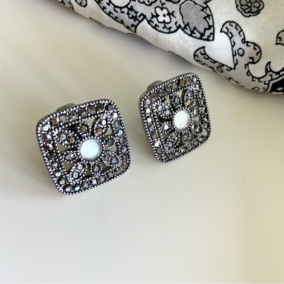 🛍️Bundle sale! Vintage faux marcasite clip earrings - Picture 1 of 7